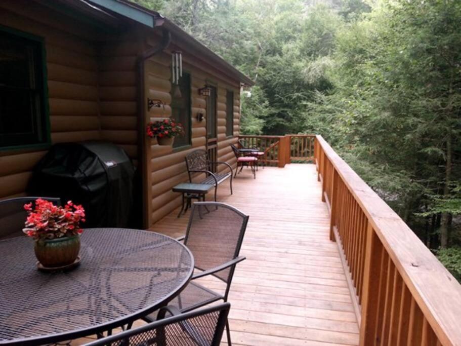 Serene & Cozy - Peaceful View - Fireplace - Creek Fleetwood Exteriör bild